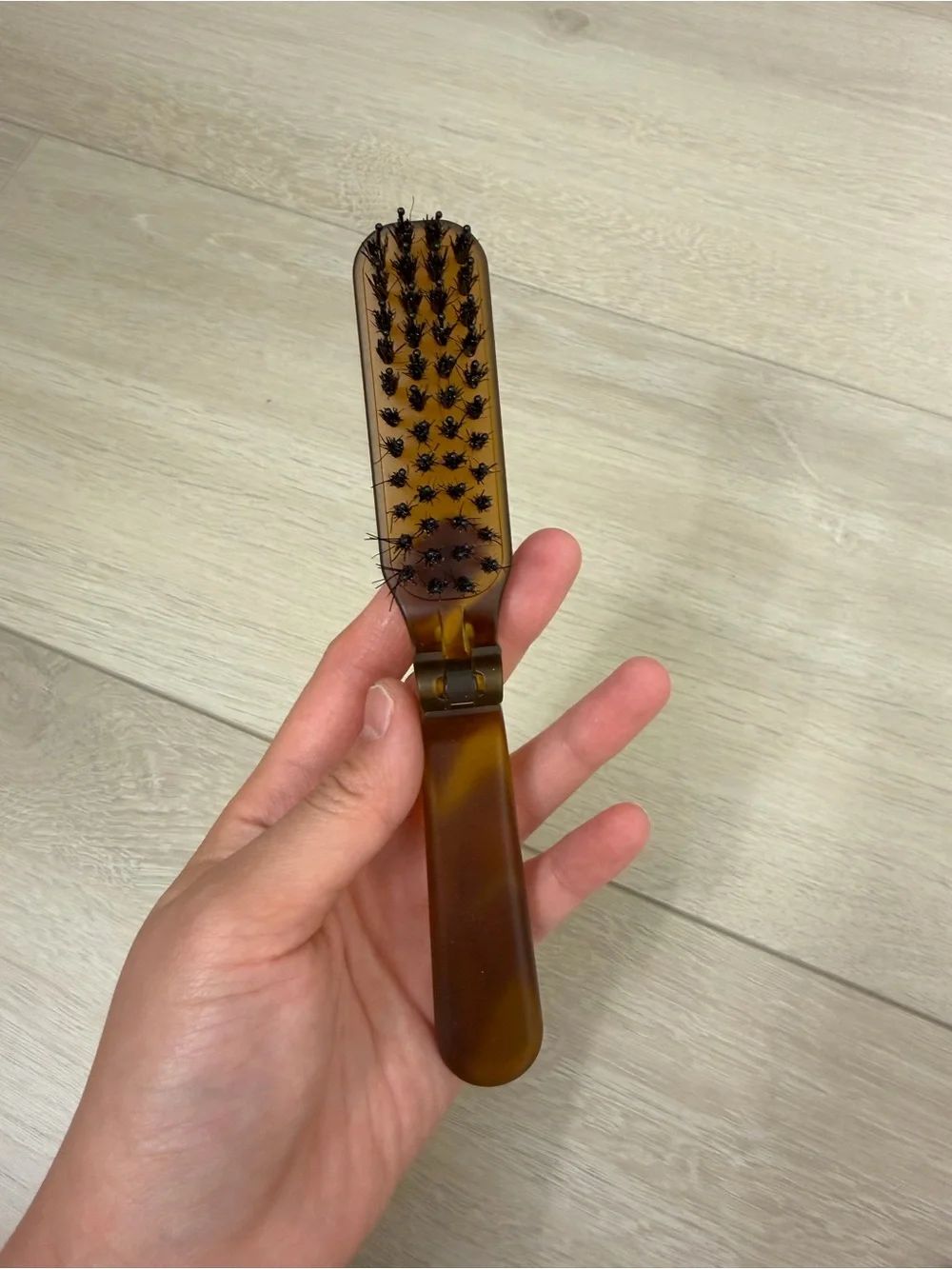(FREE POUCH INCLUDED) PORTABLE HIGHLY-FUNCTIONL COMB FOR WOMEN GIRLS